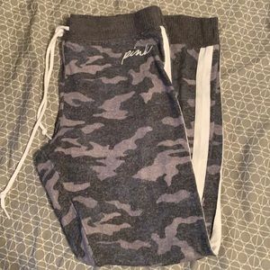 NWT Victoria’s Secret PINK Camouflage jogger. L.